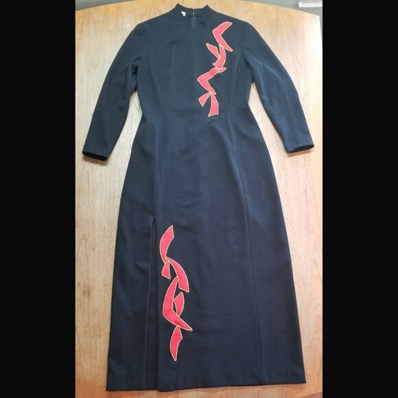 1970s Black Maxi Dress with Asian Inspired Graphics - Picture 5 of 9